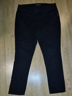 Silver Suki Slim Women's Skinny Jeans in Black..size 18